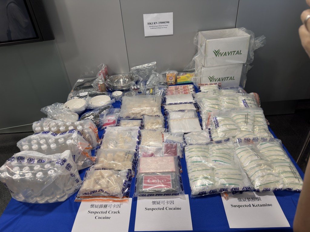 警方展示涉案證物。梁國峰攝 警方展示涉案證物。梁國峰攝