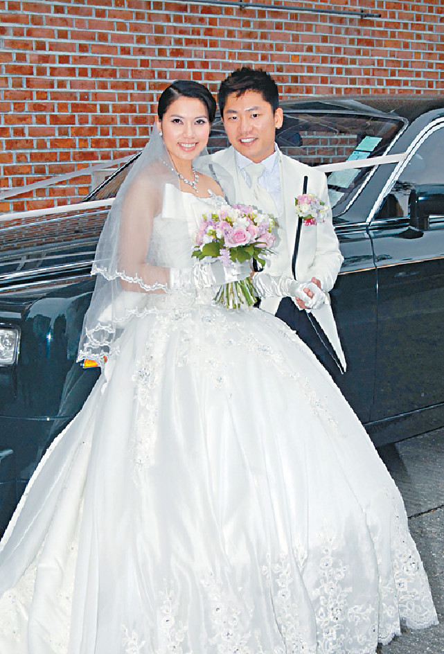 奉子成婚■當年可嵐喺歌唱事業發展起步期就奉子成婚，下嫁前夫尤子威。
