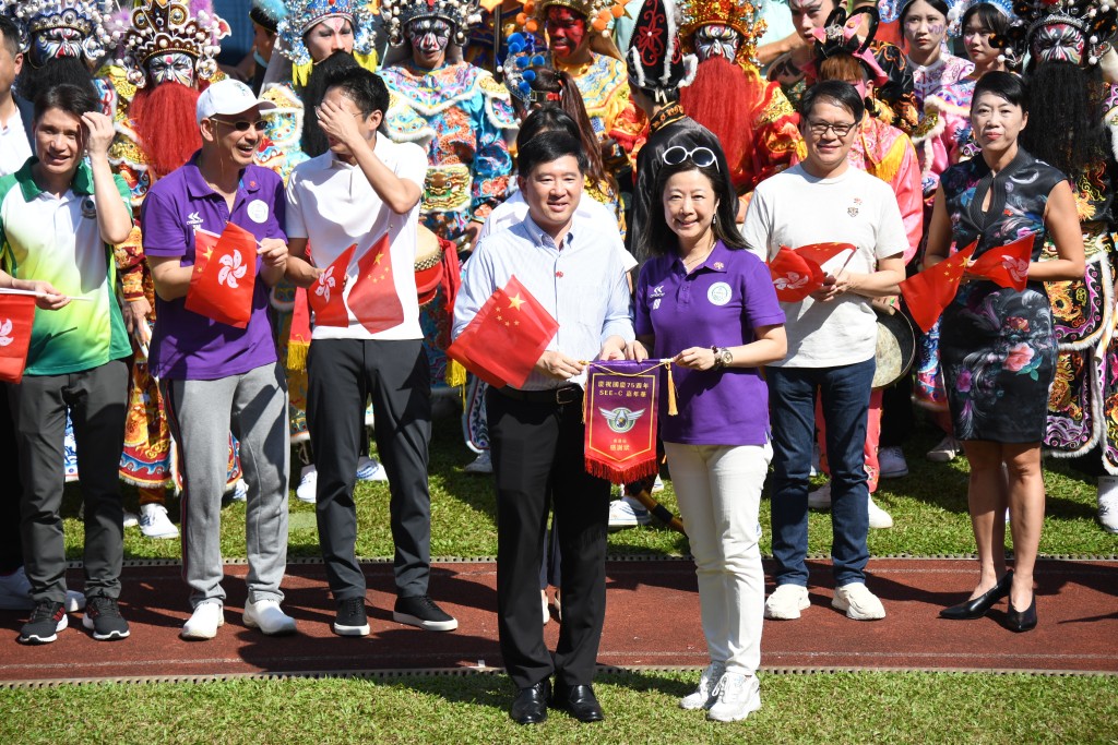 大埔运动场举行SEE-C嘉年华，大埔会长叶吴彬彬(前排右)到场。吴家祺摄