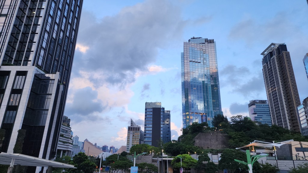 今日大致多雲。 今日大致多雲。