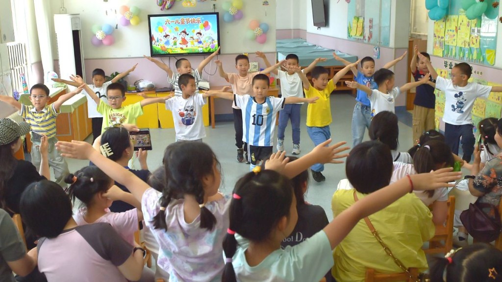 國家市場監督管理總局會同教育部制訂《幼兒園落實食品安全主體責任監督管理規定》。新華社