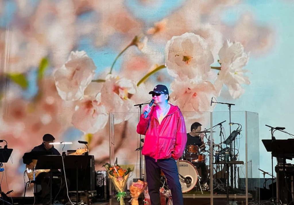 他亦會爭取在紅館演出，以報答樂迷一直的支持。