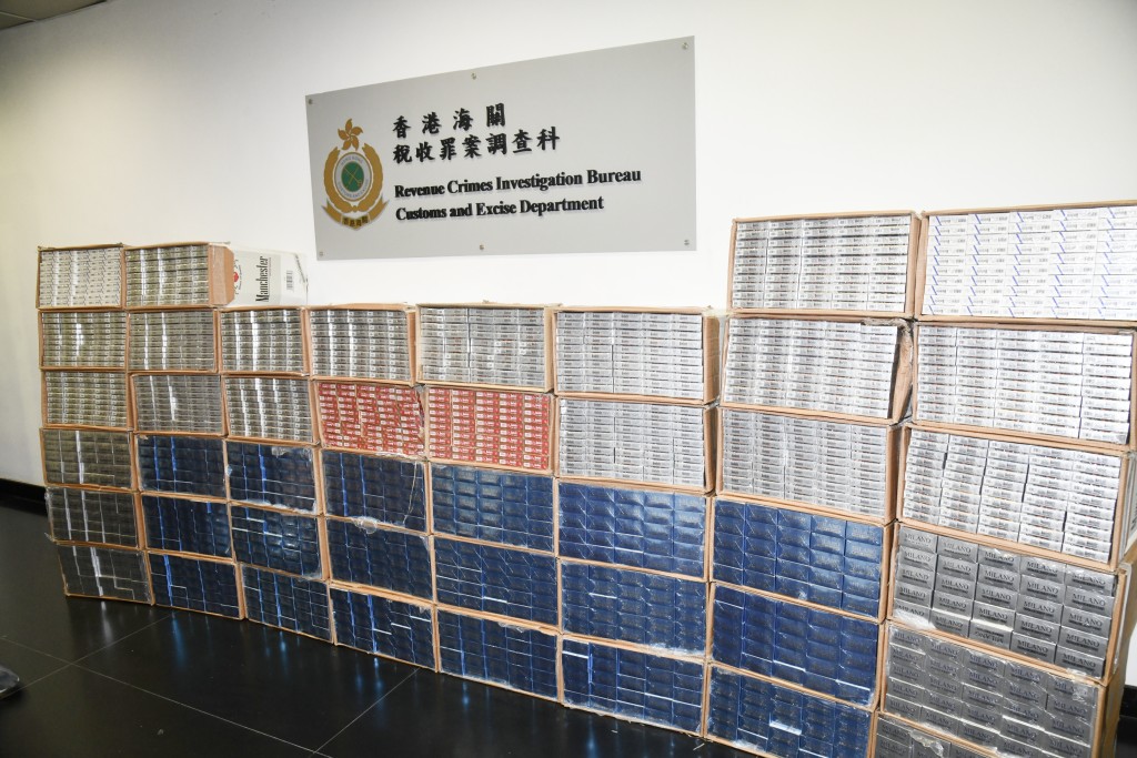 海關檢獲約115萬支懷疑未完稅香煙。 海關檢獲約115萬支懷疑未完稅香煙。