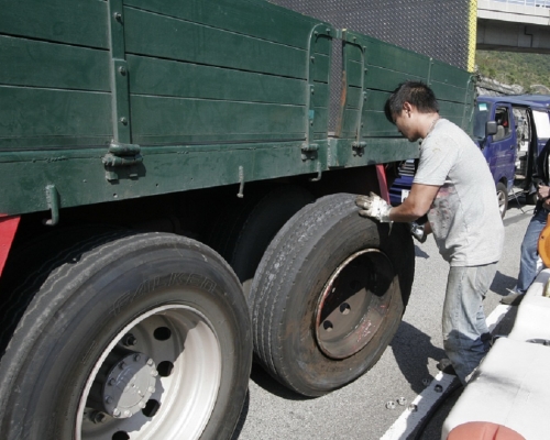 進行或致使或允許他人在道路上進行車輛維修等行為，亦會遭發傳票。資料圖片