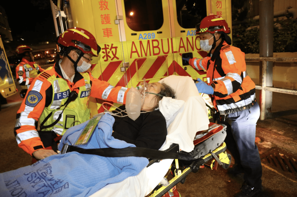 大埔宏福苑五級火至周四凌晨仍未撲熄,至今造成36人死亡,279人失聯,另有29人留醫,其中7人危殆。黎志偉攝 大埔宏福苑五級火至周四凌晨仍未撲熄,至今造成36人死亡,279人失聯,另有29人留醫,其中7人危殆。黎志偉攝