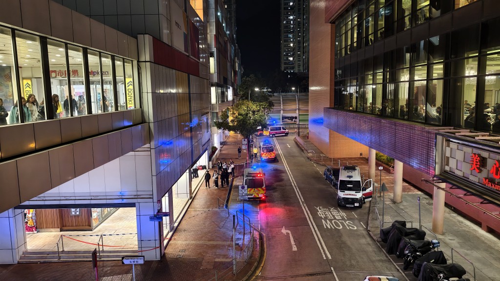 大批警員在場蒐證。