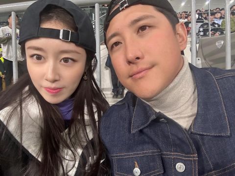 但結婚僅僅維持2年,今年年中就被爆出二人已經悄悄離婚的消息。 但結婚僅僅維持2年,今年年中就被爆出二人已經悄悄離婚的消息。