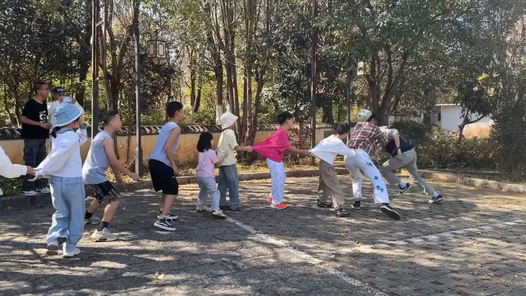 趙雄與34位親人由青海自駕到雲南過年。