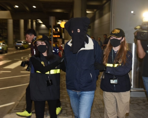 一名43歲外籍女子被捕。