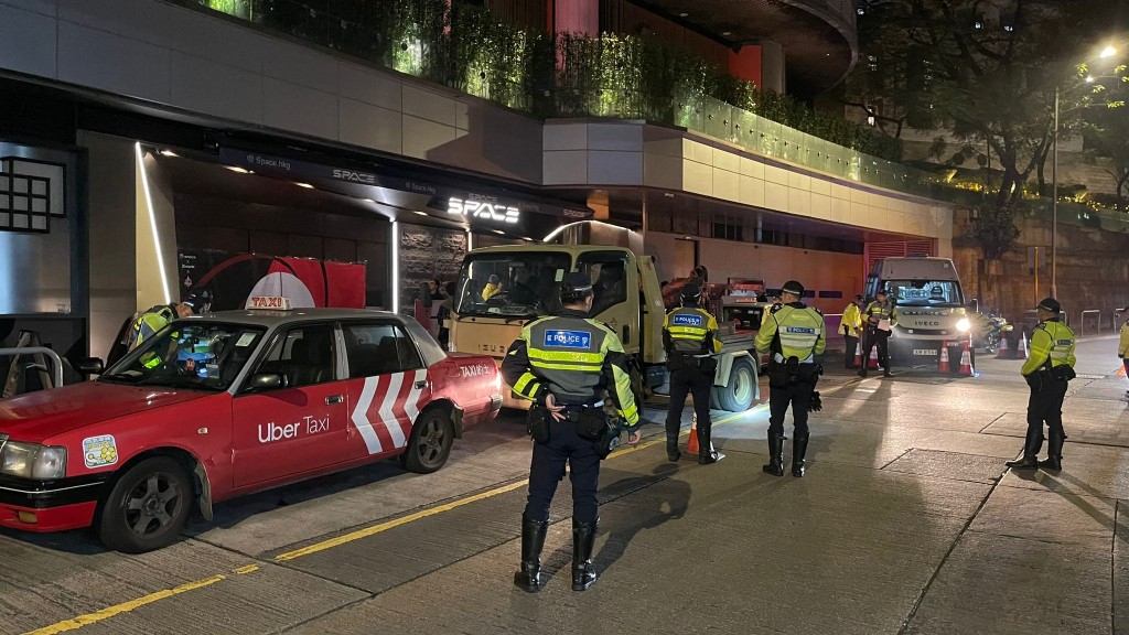 警方於中環打擊黑的。警方圖片