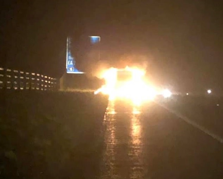 露營車爆炸的一刻。網圖