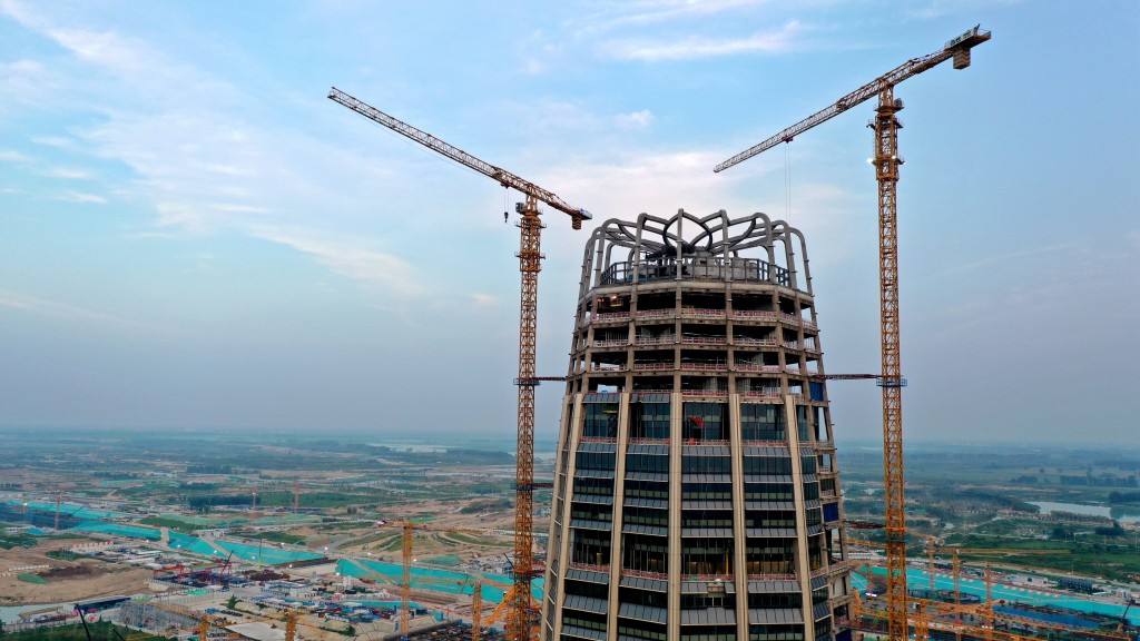 雄安新区内，中国中化总部大楼建设现场。（新华社）