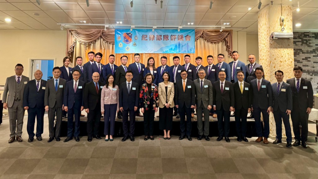 紀律部隊評議會(職方) 舉行36週年會慶,公務員事務局局長楊何蓓茵、保安局局長鄧炳強、以及一眾紀律部隊首長均有出席。 紀律部隊評議會(職方) 舉行36週年會慶,公務員事務局局長楊何蓓茵、保安局局長鄧炳強、以及一眾紀律部隊首長均有出席。