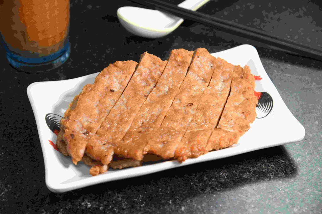 香煎手剁咸魚肉餅$59 肉餅煎得香口，味道帶少許咸魚香。
