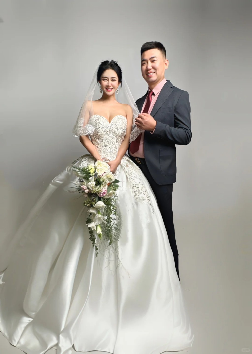 張暖雅近日卻突然貼出結婚相，宣布再婚！