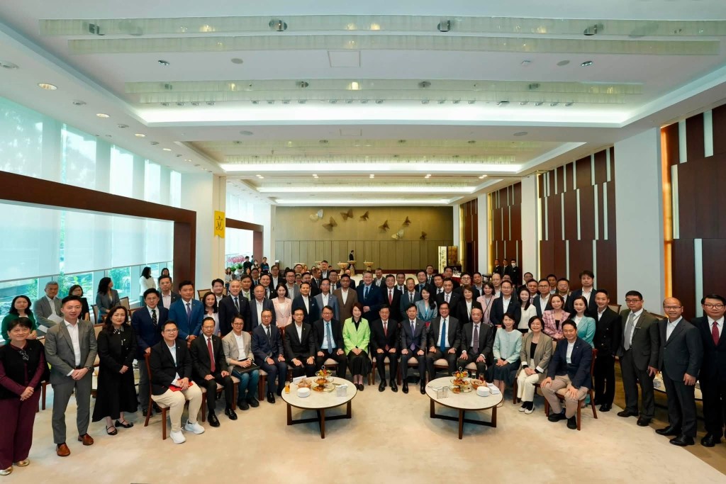 對談交流會歷時約1個半鐘，有67位議員出席，當中15人發言。立法會主席李慧琼FB圖片