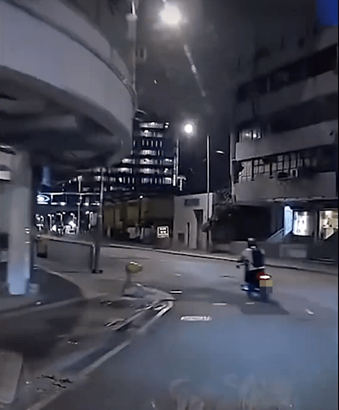 电单车沿土瓜湾道行驶。fb：香港突发事故报料区