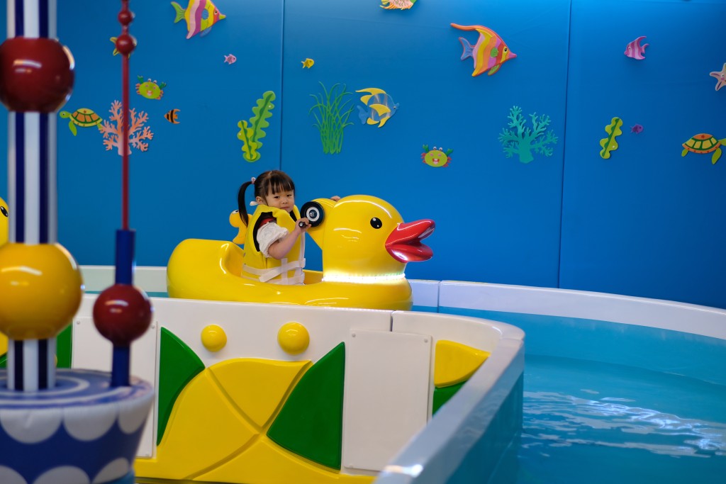 室內遊樂場優惠1：荃灣Childlike兒童樂園必玩鴨仔船（圖片來源：Childlike Play Park）