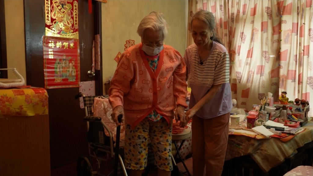 63歲盧小姐無間斷照料92歲姓潘母親起居生活，家居照顧壓力甚大。