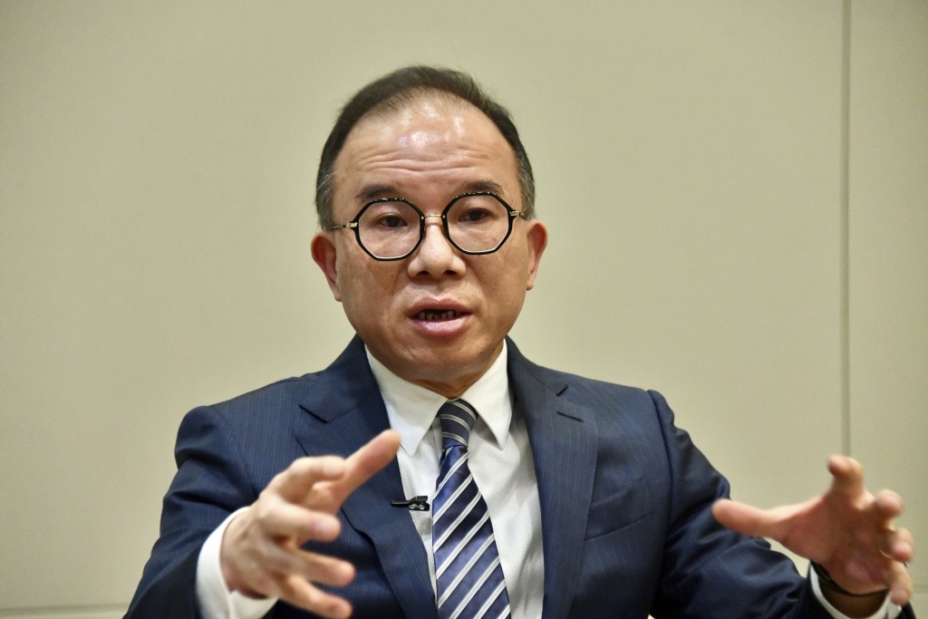 政制及內地事務局局長曾國衞。