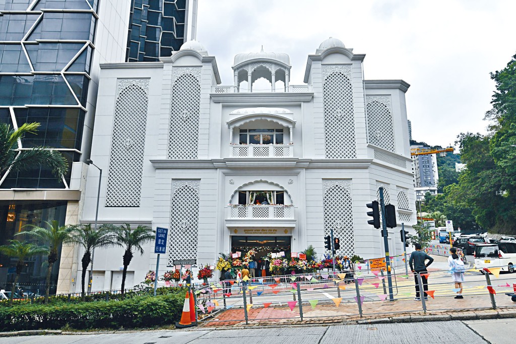 灣仔錫克教廟重建歷時五年，新建築樓高四層，於昨日正式舉行開幕禮。