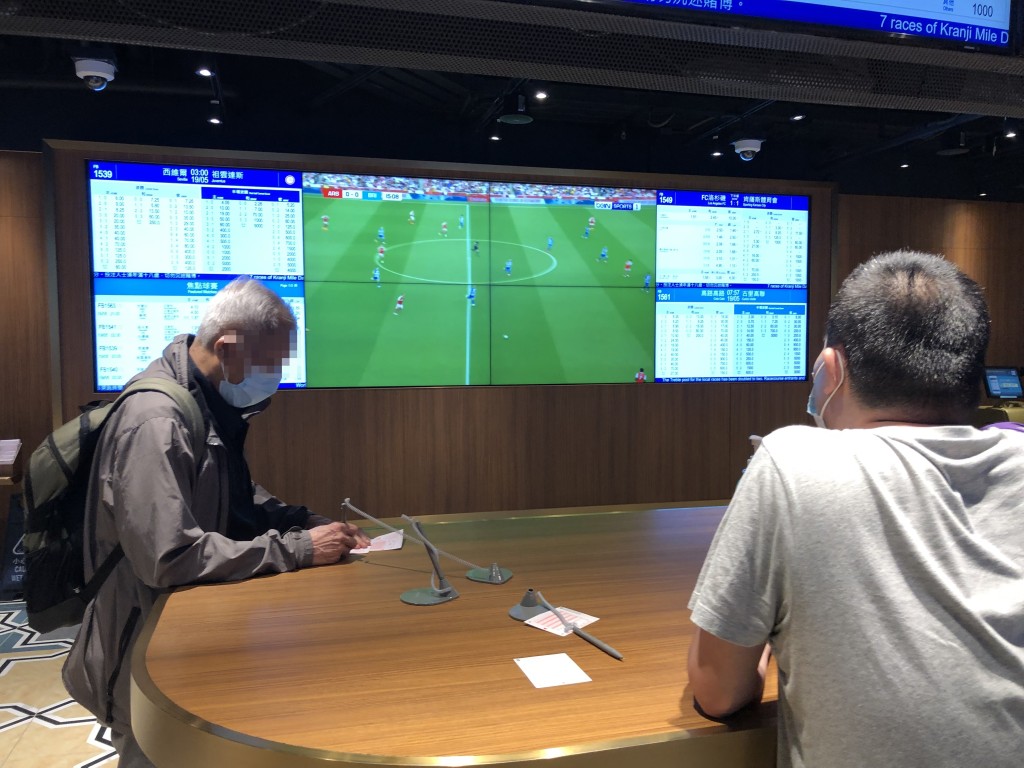 隨着籃球博彩項目叫停，馬會將相關基礎設施的資金，轉投予升級足球博彩系統，以抗衡非法賭博市場。