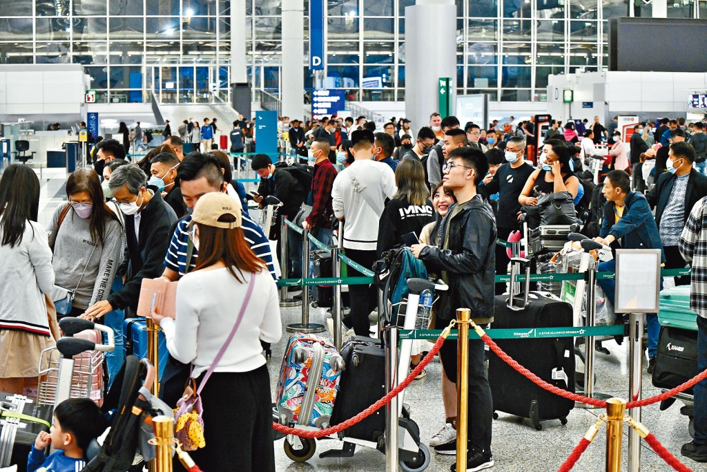迎接清明節及復活節長假,大批市民趁機外遊「鬆一鬆」。