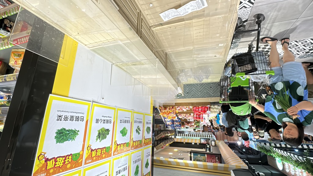 蔬菜基本被一扫而空。(刘汉权摄) 蔬菜基本被一扫而空。(刘汉权摄)