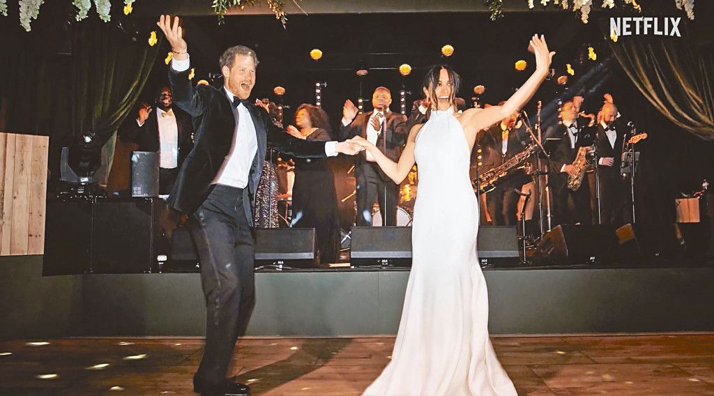 Netflix纪录片显示哈里与梅根2018年在婚礼上起舞。