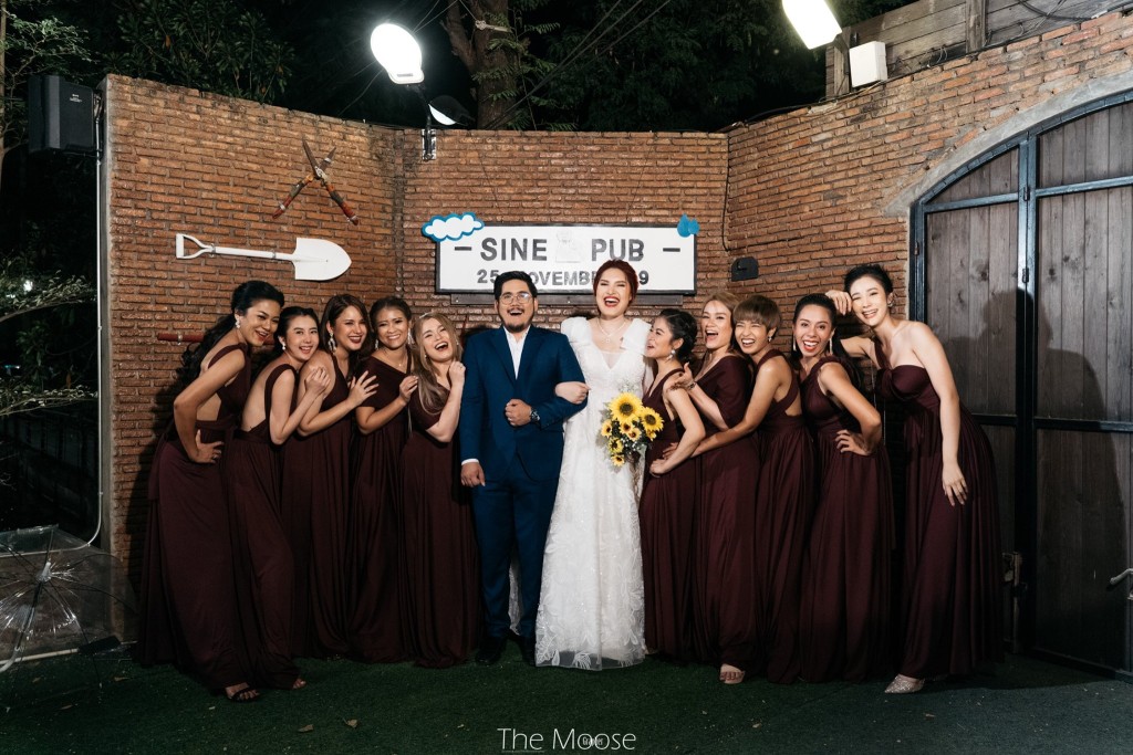 新娘與新郎舉行婚禮。網上圖片