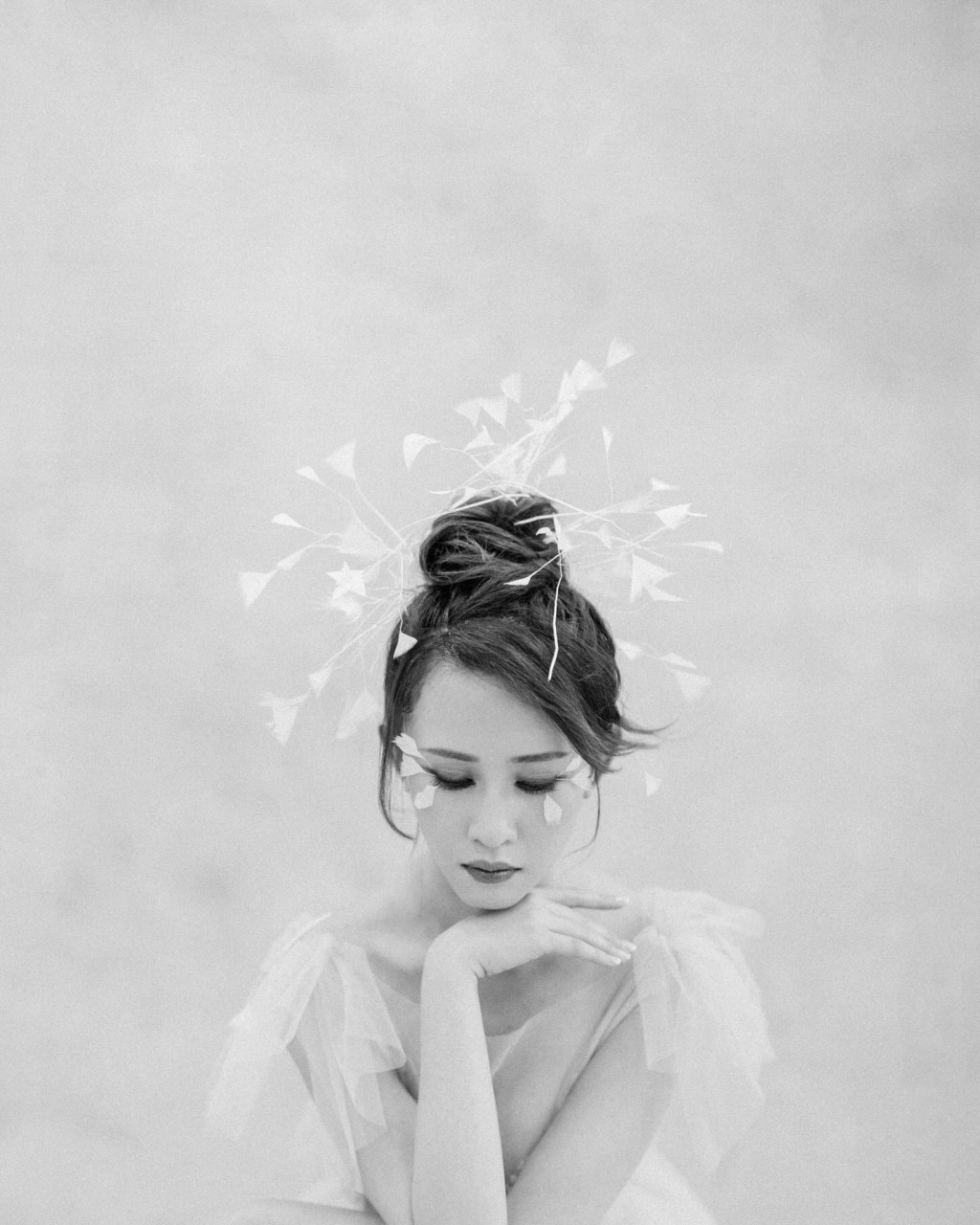 梁菁琳曾「洗版式」狂晒火辣婚纱造型照。