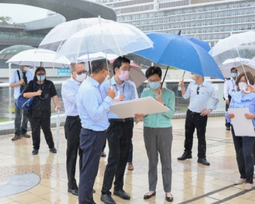 林鄭月娥參觀位於啟德前跑道的啟德空中花園。政府新聞處圖片