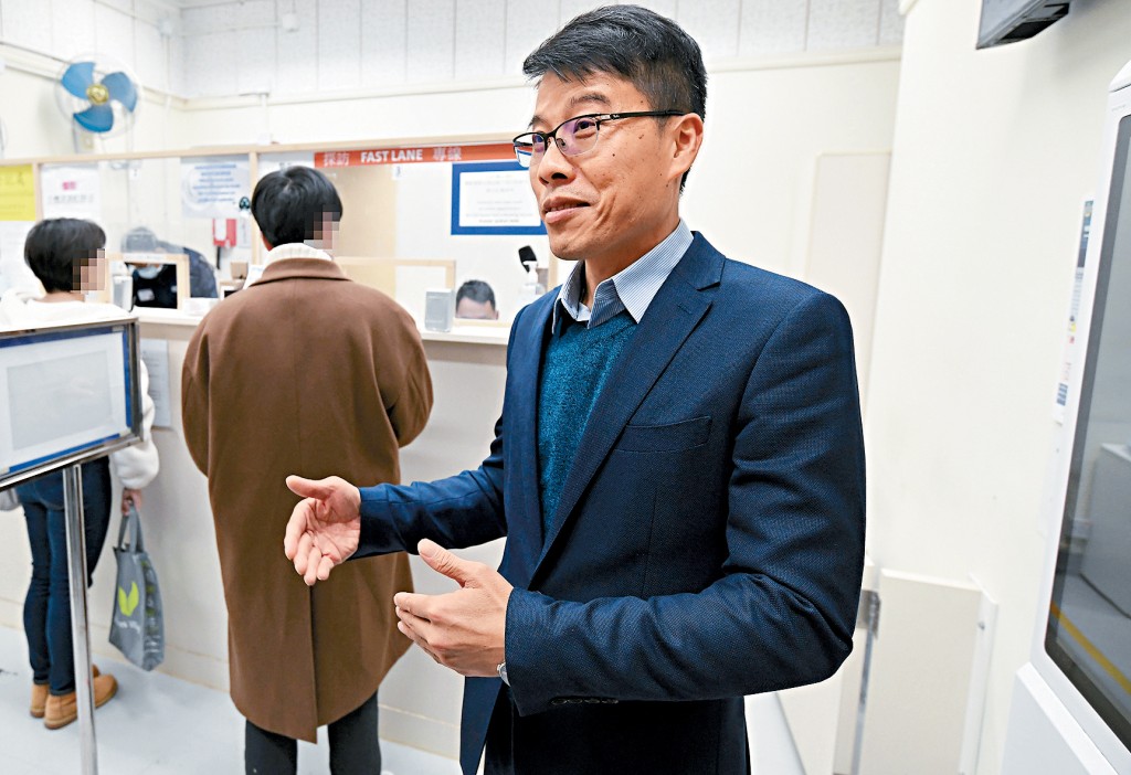 懲教署高級監督（整合科技）李英偉表示，新服務推出1個月來效果顯著，探訪者輪候登記及等候時間大減。