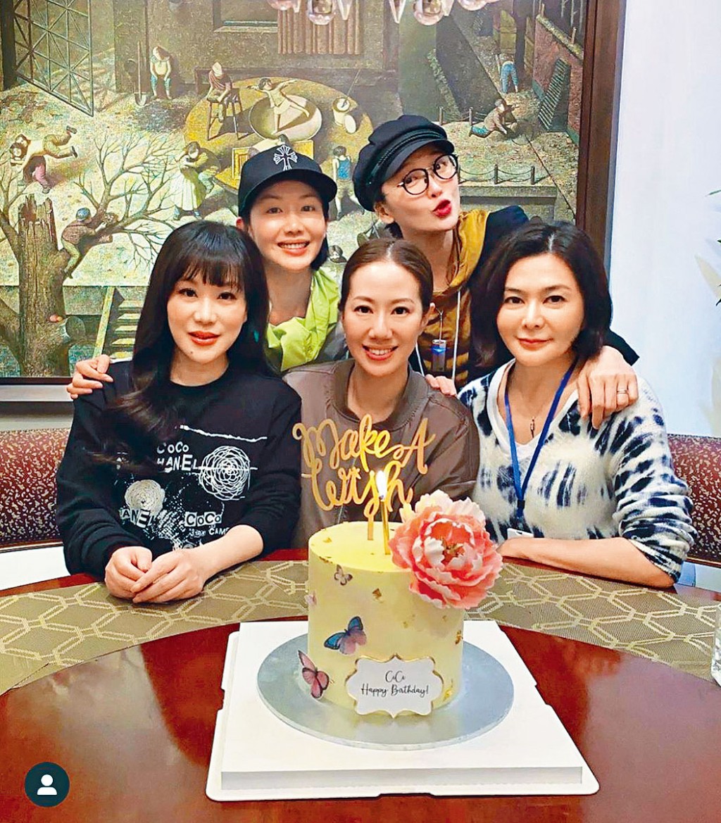 关之琳及周励淇等同贺诗诗生日。