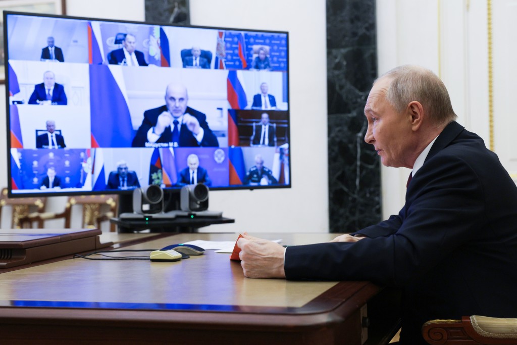 普京与联邦安全会议常务委员进行视像会议。美联社