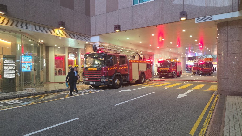 消防到场将火救熄,事件中无人受伤。 消防到场将火救熄,事件中无人受伤。