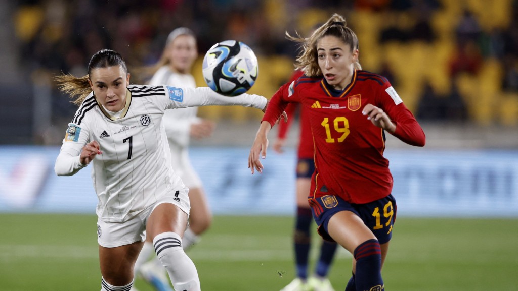 西班牙女足（红衫）勇夺女子世界杯。资料图片