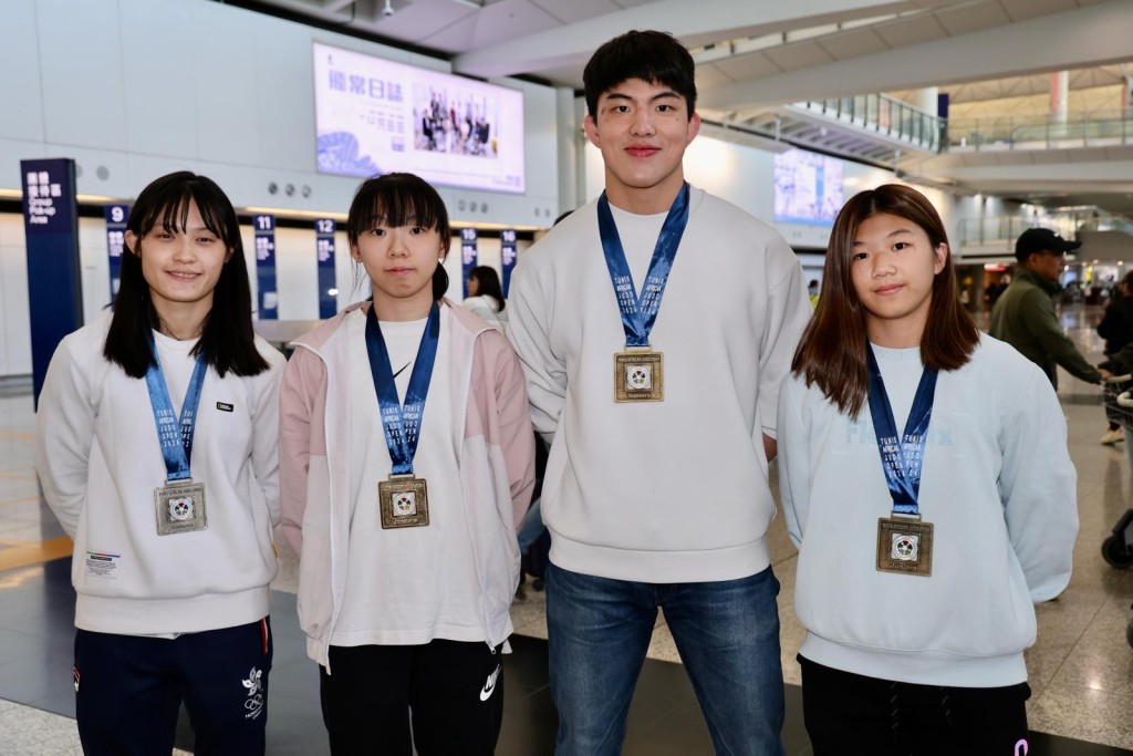 右起：邓雪瑶、李珏颖（-81公斤级）、何乐怡、王嘉莉