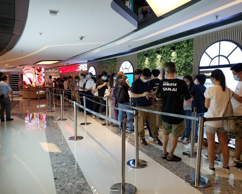 在開店前已有不少人到場排隊。網民Muscleb Lam圖片