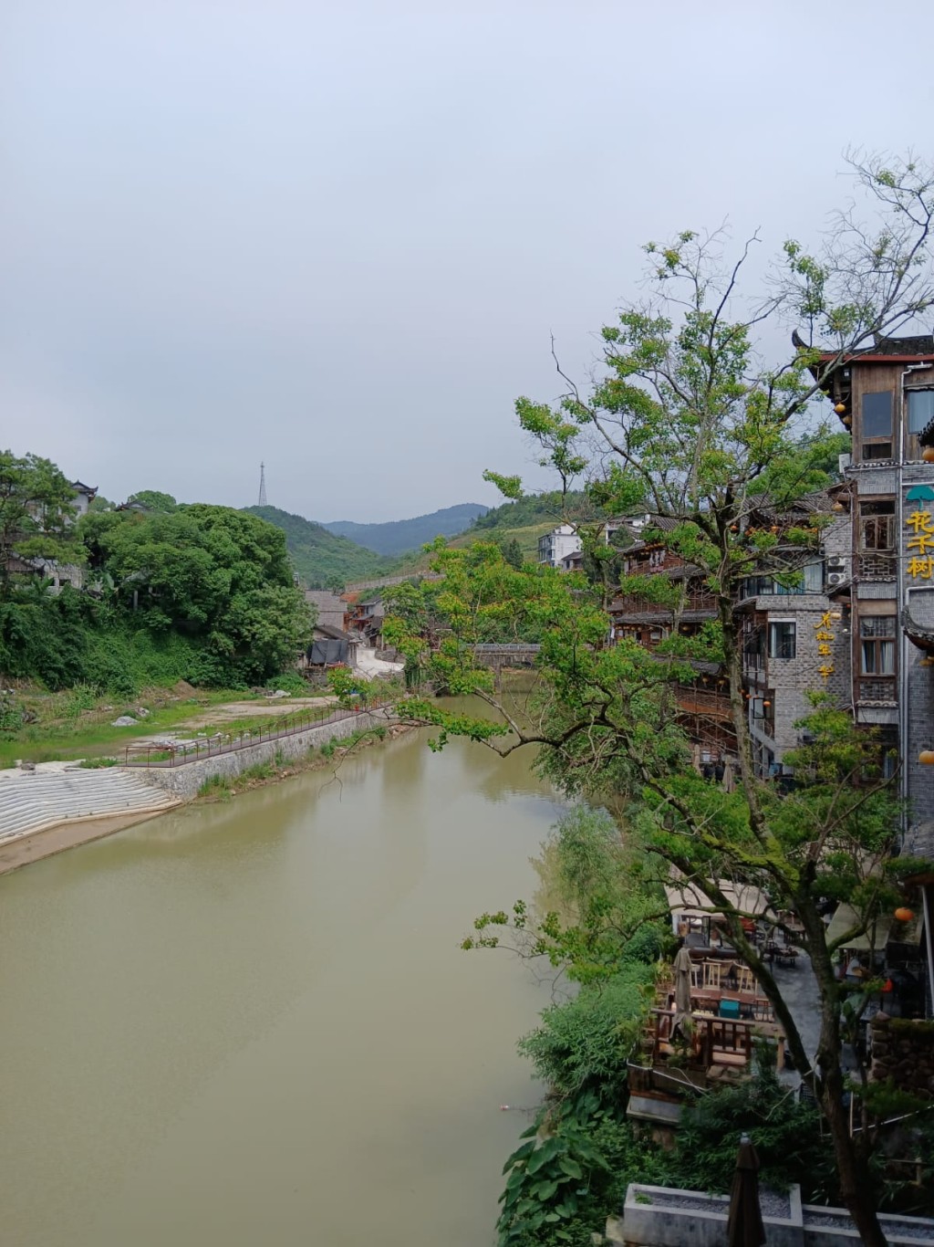 芙蓉鎮土王橋附近風景。