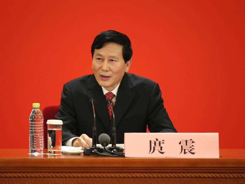 人民日報》總編輯庹震接替李寶善出任社長。