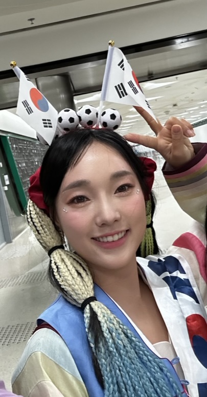穿上傳統服裝的南韓KOL，打扮趣怪。