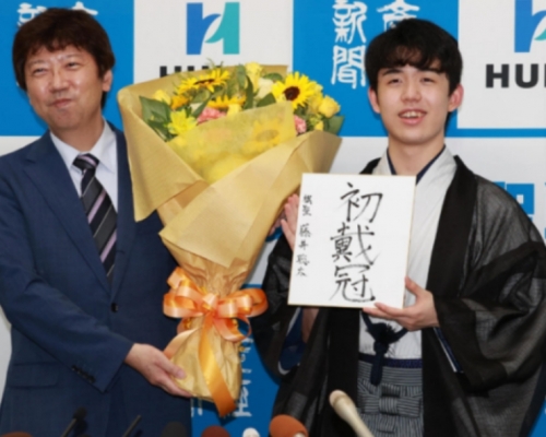 藤井聪太夺下「棋圣」头衔。
