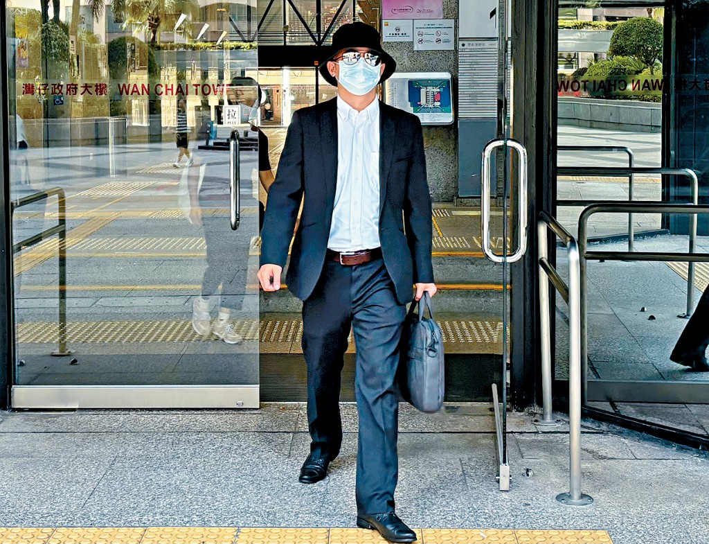 被告黃耀聰在事主不知情下偽造不追究陳述書，令案件石沉大海，事主因而未能追回失款。