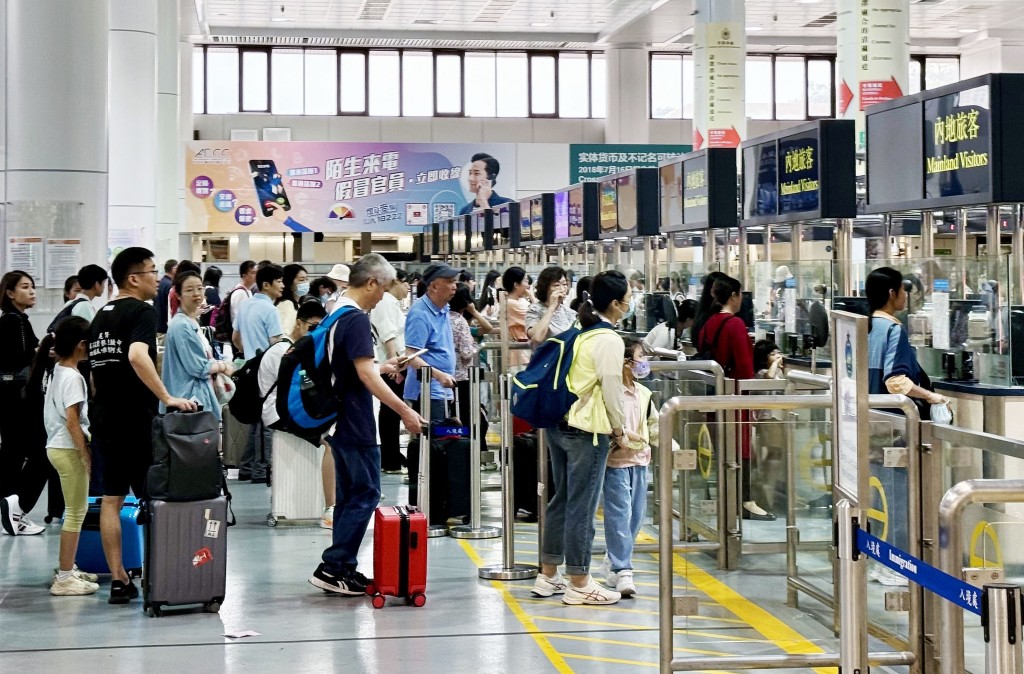 剛過去的內地五一黃金周，香港迎來超過76萬人次內地旅客。資料圖片