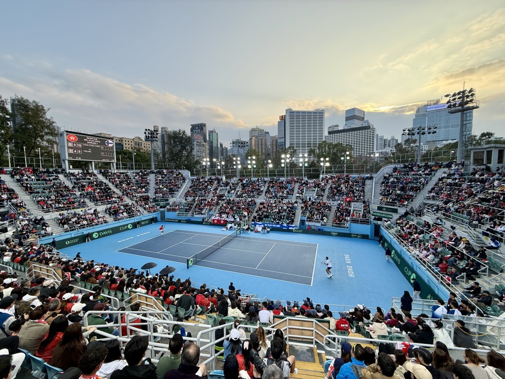 她提到要舉辦ATP 500賽事,最少需要7千個座位;若ATP 1000則需要1萬個座位。 她提到要舉辦ATP 500賽事,最少需要7千個座位;若ATP 1000則需要1萬個座位。