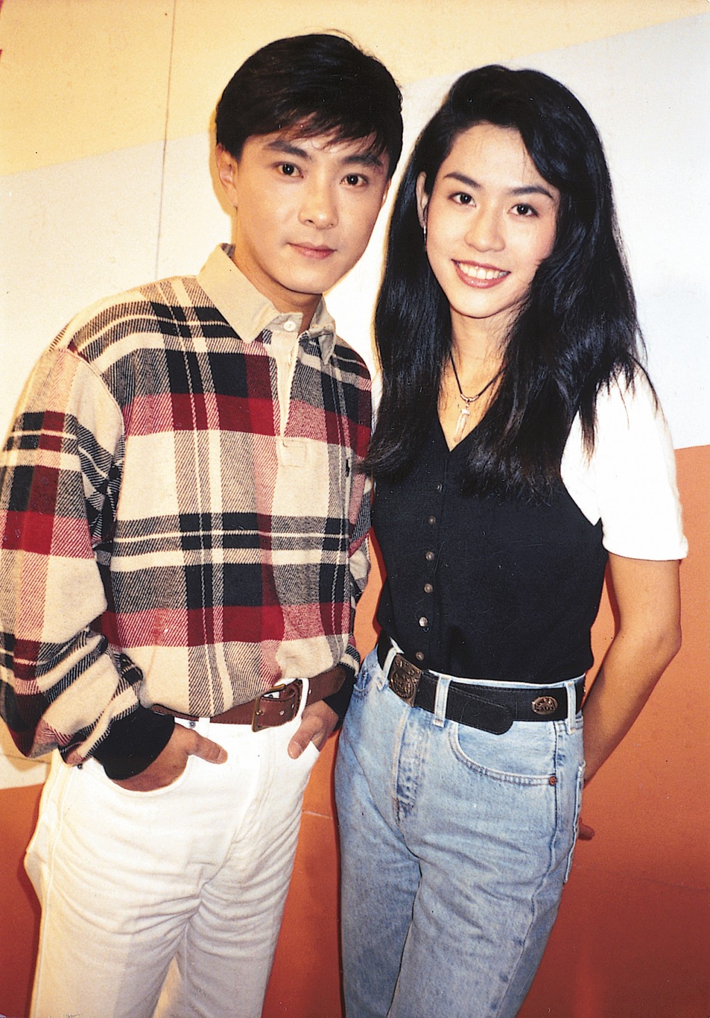张卫健和宣萱在1993年因为拍TVB剧集《龙兄鼠弟》挞着，不过这段恋情只维持了两年而分手。