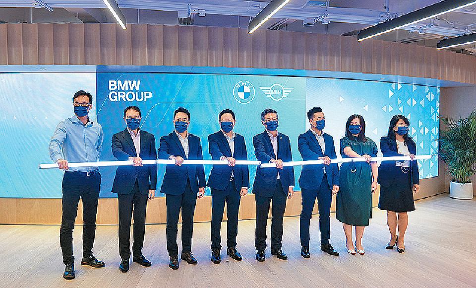 ■寶馬香港各部門高層代表主持新店揭幕。