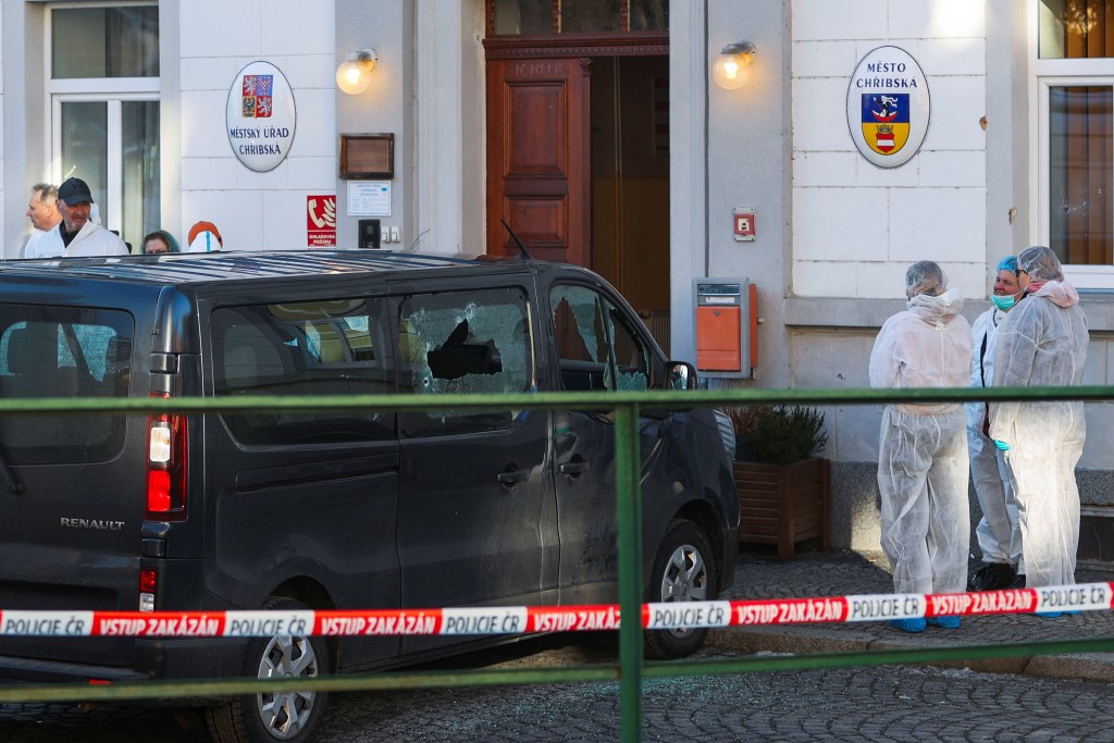 捷克通訊社引述當地警方主管稱，當地市長亦在事件中受傷。路透社