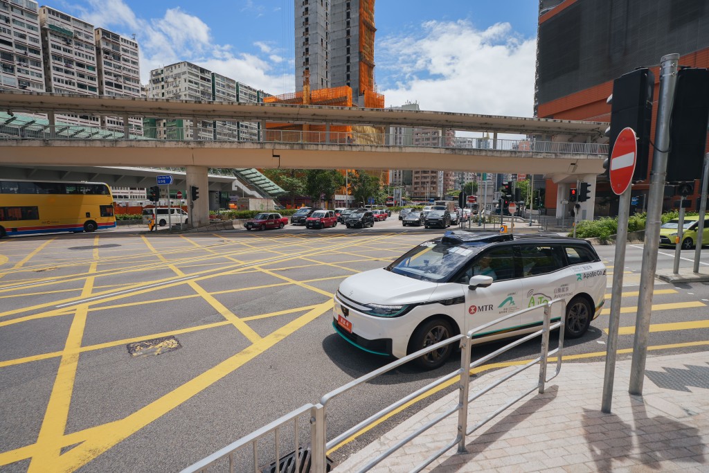 港鐵預計相關服務目標於明年第二季推出,以提升高鐵旅客轉機或航空旅客轉乘高鐵雙向的出行體驗。 港鐵預計相關服務目標於明年第二季推出,以提升高鐵旅客轉機或航空旅客轉乘高鐵雙向的出行體驗。